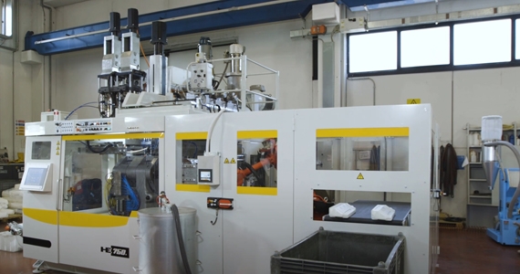 HE750M - Machine d'extrusion soufflage plastique